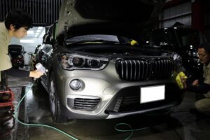 東京都文京区からお越しのBMWX1に補修後の『セラミックプロ9Ｈ4層』の部分コートを施工しました。