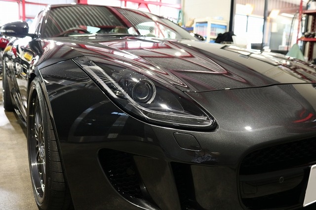 東京都からお越しのジャガーＦタイプにプロテクションフィルムをフロントセットで施工しました。