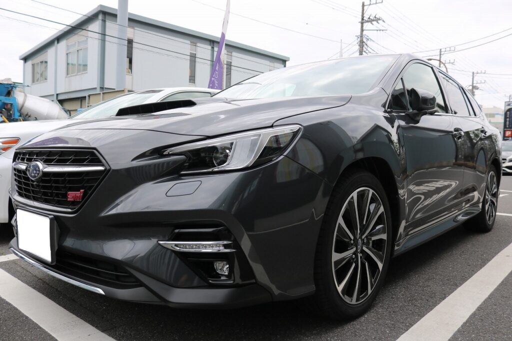 スバル レボーグに勇敢な強固さを持ったカーコーティング施工　東京都より