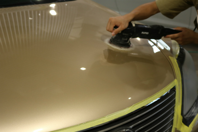 レクサスLSにヘッドライトコーティング＆ボディ研磨作業を施工させていただきました。