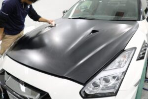 日産GTR35nismoにカーボンプロテクションフィルム　ボンネット