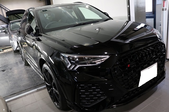 東京都より アウディＱ３に最高峰セラミックコーティング施工です