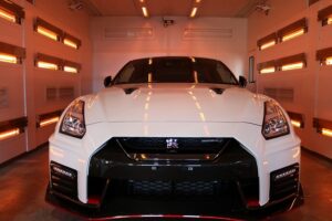 新車GTRニスモに飛び石や傷からボディを守るプロテクションフィルムを施工致しました！