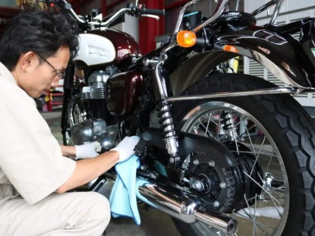 カワサキＷ650にセラミックプロ9Ｈ4層バイクコーティング