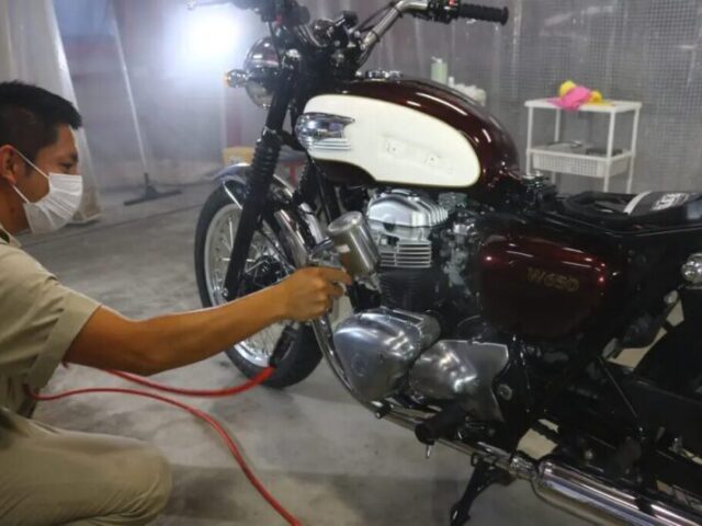 カワサキＷ650にセラミックプロ9Ｈ4層バイクコーティング