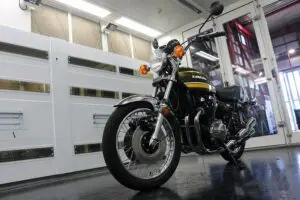 カワサキ900 Super fourにバイクコーティング 東京都杉並区よりご来店