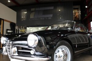 東京都渋谷区よりアルファロメオ・ジュリエッタスパイダーが！！車体からパーツまでフルコーティングし輝きが復活しました！！