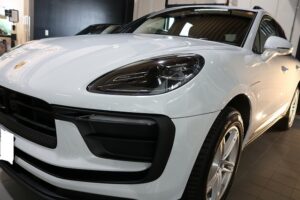 ポルシェマカンに雨染みを抑え光沢が際立つカーコーティング施工　東京都中央区より