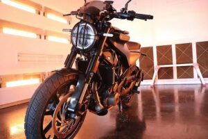 千葉県浦安市より ハスクバーナスヴァルトピレンにバイクコーティング　セラミックプロ9H