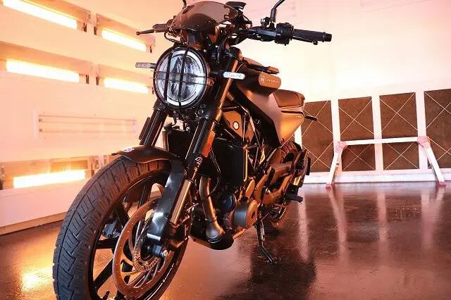 千葉県浦安市より ハスクバーナスヴァルトピレンにバイクコーティング　セラミックプロ9H