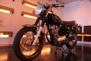 新車のヤマハSR400にバイクコーティング　東京都より来店