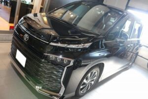 東京都荒川区のトヨタヴォクシーにカーコーティングを施工！シルトガラスコーティング