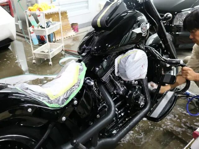 千葉県柏市よりご来店 ハーレーダビットソンに「バイクコーティング」CeramicPro9H4層 - トータルカービューティIIC 千葉県柏市よりご来店 ハーレーダビットソンに「バイクコーティング」CeramicPro9H4層