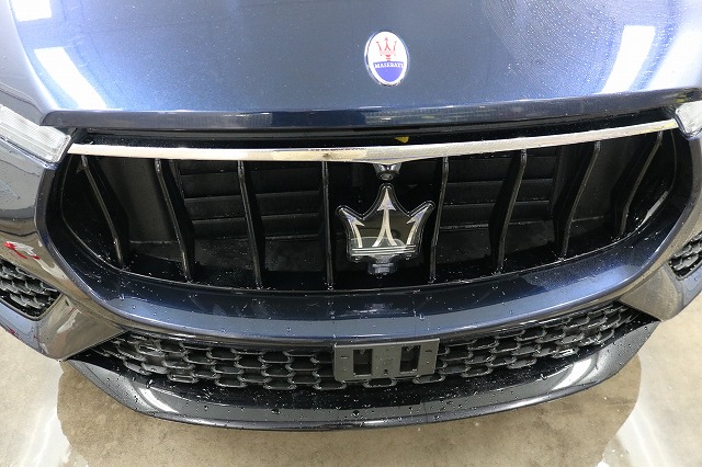 新車マセラティレヴァンテを飛び石から守るプロテクションフィルムを施工　東京都葛飾区