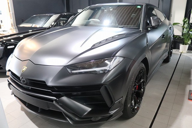 ランボルギーニ・ウルスにマットプロテクションフィルムを施工