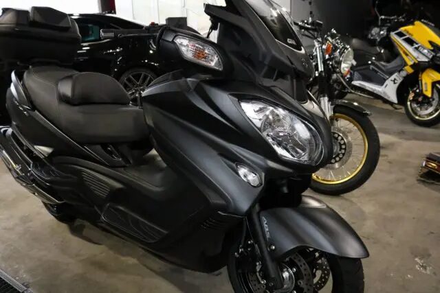 東京都品川区より 新車スズキ スカイウェイブ650に疎水性バイクコーティング