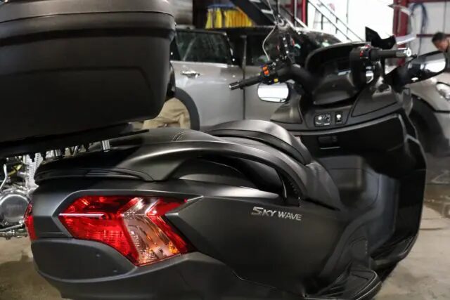 東京都品川区より 新車スズキ スカイウェイブ650に疎水性バイクコーティング