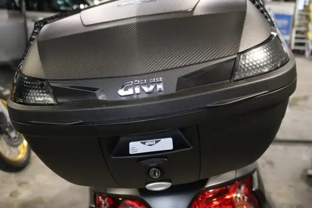 東京都品川区より 新車スズキ スカイウェイブ650に疎水性バイクコーティング