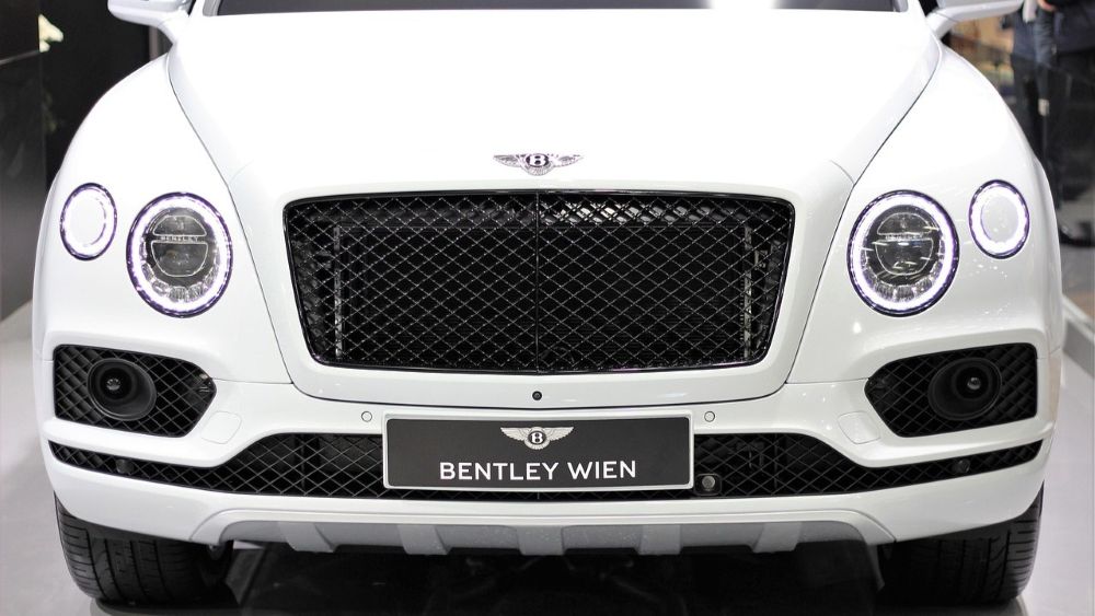 ベントレーの正面写真
