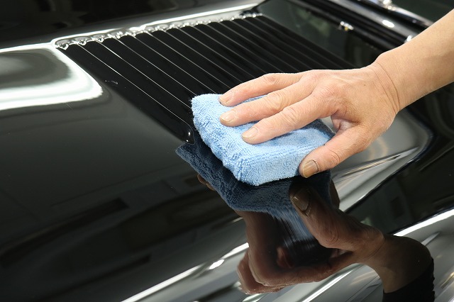 ジャガーEタイプ カーコーティング 施工中1