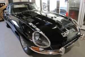 ジャガーEタイプ カーコーティング 施工完了2