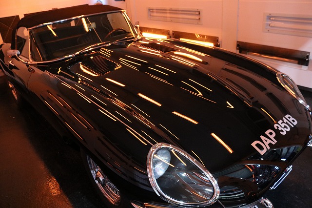 ジャガーEタイプ カーコーティング 遠赤ブース