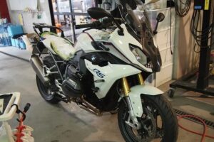 東京都よりご来店のBMW1200RSにバイクコーティング