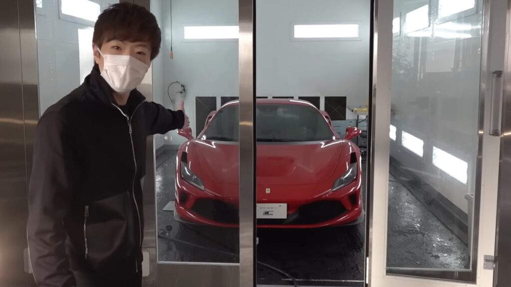 フェラーリにプロテクションフィルムを貼る前の様子