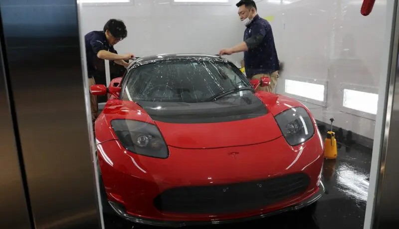 テスラ・ロードスターにプロテクションフィルムを施工