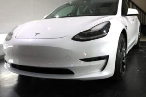 テスラモデル3にプロテクションフィルム施工1