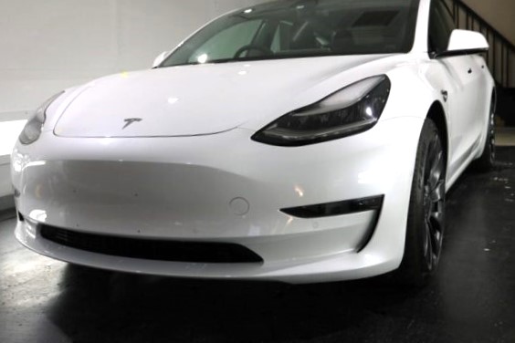 テスラモデル3にプロテクションフィルム施工1 - トータルカービューティIIC テスラモデル3にプロテクションフィルム施工1