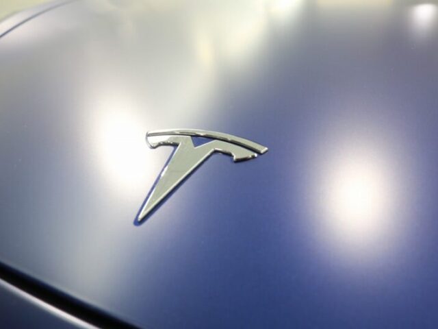 テスラモデル３にXPEL STEALTHのフル施工1