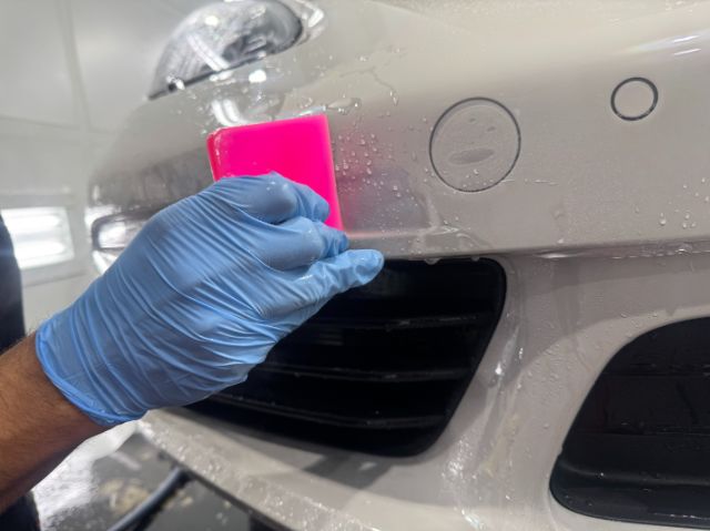 ポルシェ 718ボクスター　野田市　プロテクションフィルム施工中の様子