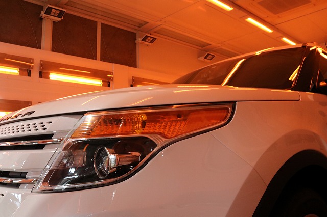 フォードエクスプローラー カーコーティング 遠赤ブース1