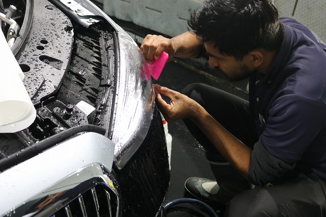 ベンツ マイバッハ プロテクションフィルム貼り付け中3 - トータルカービューティIIC ベンツ マイバッハ プロテクションフィルム貼り付け中3