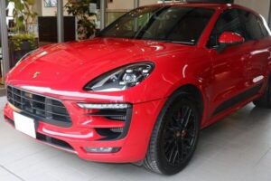 ポルシェマカンのボンネットにプロテクションフィルムを施工 完了2