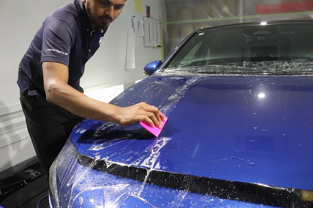 メルセデスベンツAMG A45S プロテクションフィルム施工中2