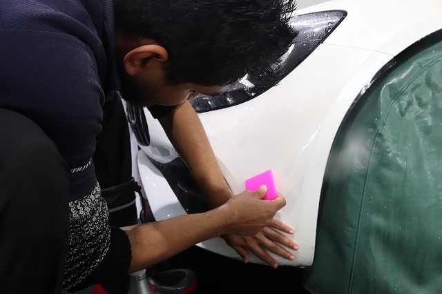 メルセデスベンツGT プロテクションフィルム施工中1 - トータルカービューティIIC メルセデスベンツGT プロテクションフィルム施工中1