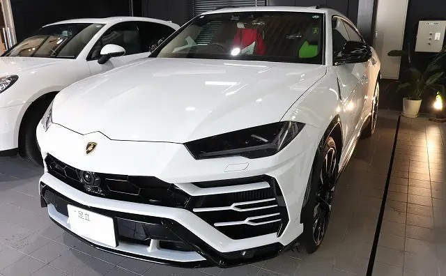 ランボルギーニ・ウルスにプロテクションフィルムを施工