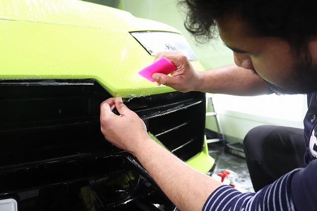 ランボルギーニ ウルス ペルフォルマンテ プロテクションフィルム施工中2