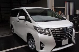 アルファードに最強の疎水性ガラスコーティングを施工