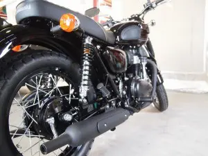 カワサキW800にバイクコーティングを施工