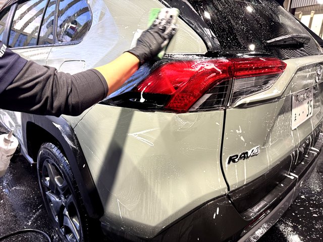 トヨタRAV4にセラミックコーティング(SystemX MAX)