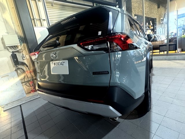 トヨタRAV4にセラミックコーティング(SystemX MAX)
