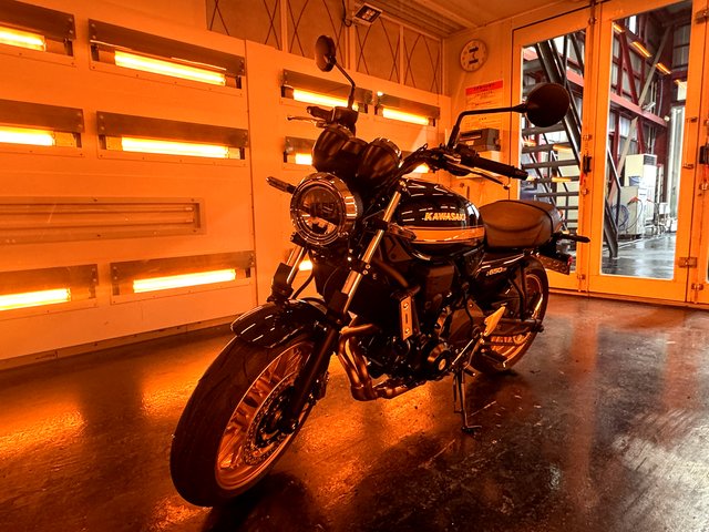 カワサキ Z650RS コーティング乾燥中の写真