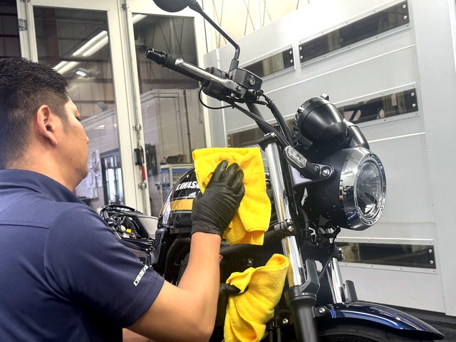 カワサキ Z650RS バイクコーティング塗り込み