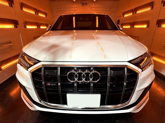コーティング焼き付け乾燥 アウディSQ7パール フロント写真