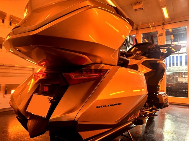 ホンダ ゴールドウィング リア コーティング焼き付け乾燥 - トータルカービューティIIC ホンダ ゴールドウィング リア コーティング焼き付け乾燥