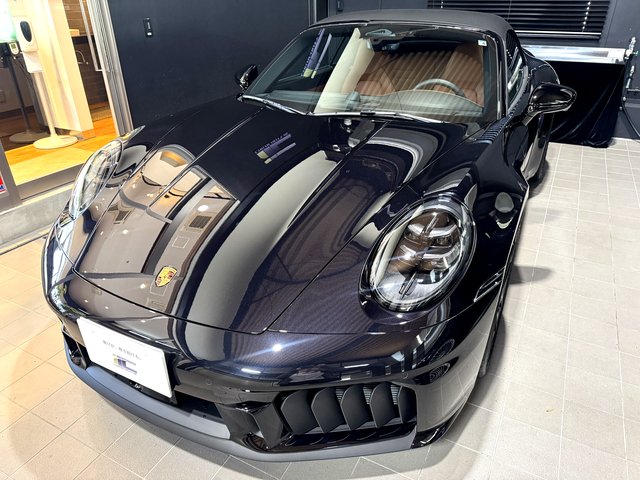 ポルシェ911 GTS 黒 フロント全体写真