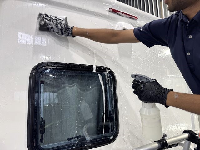 日産NV200 キャンピングカー 洗車下地処理 - トータルカービューティIIC 日産NV200 キャンピングカー 洗車下地処理